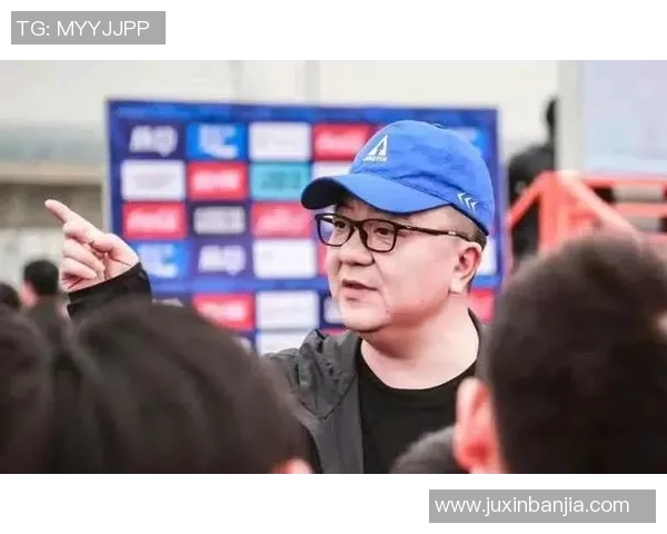 足球明星因奶粉投资失利宣告破产引发行业震动与舆论热议